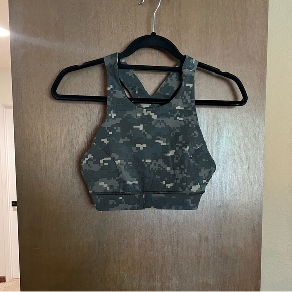 Lululemon Camo Sports Bra - Size 4 - Picture 1 of 5